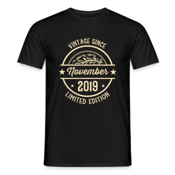 Anniversaire Vintage depuis novembre 2019 - T-shirt homme - noir - Devant - AI Model Male 178 light (178cm)