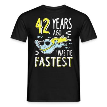 42 Years Ago I Was The Fastest 42. Geburtstag - Männer T-Shirt - Schwarz - Vorne - AI Model Male 178 light (178cm)