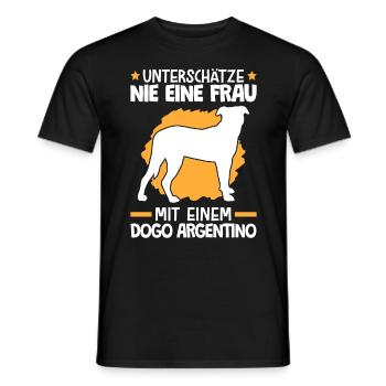 Unterschätze nie eine Frau mit Dogo Argentino - Männer T-Shirt - Schwarz - Vorne - AI Model Male 178 light (178cm)