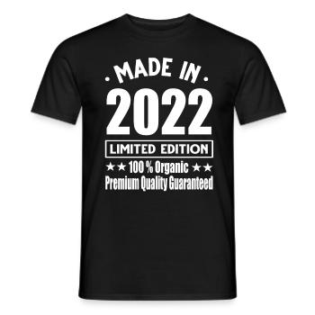 Made in 2022 Vintage Retro Limited Edition - Männer T-Shirt - Schwarz - Vorne - AI Model Male 178 light (178cm)