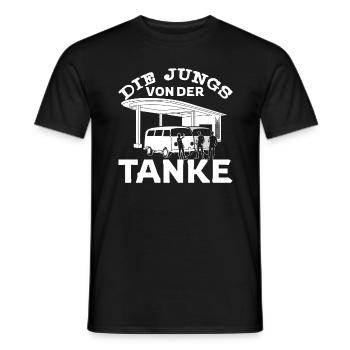 Die Jungs von der Tanke Geschenk lustig Spruch - Männer T-Shirt - Schwarz - Vorne - AI Model Male 178 light (178cm)
