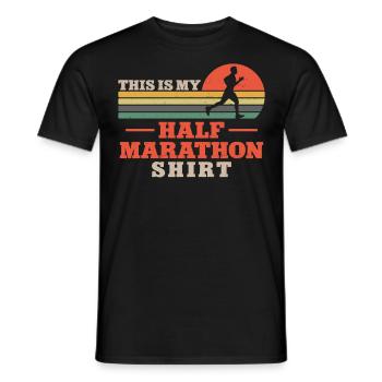Running Runner Half Marathon - Männer T-Shirt - Schwarz - Vorne - AI Model Male 178 light (178cm)