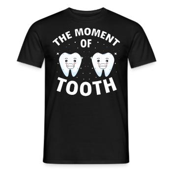 Technicien orthodontique et laboratoire dentaire - T-shirt homme - noir - Devant - AI Model Male 178 light (178cm)