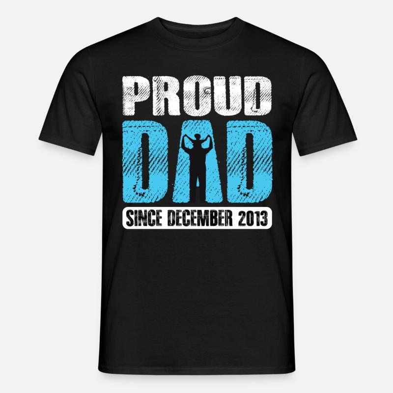 Proud Dad Since December 2013 - Männer T-Shirt - Schwarz