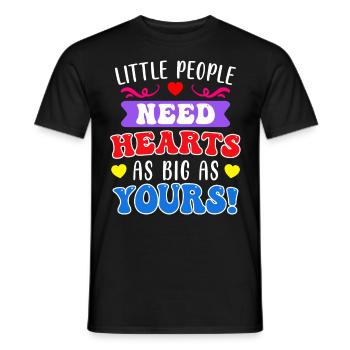 Kleine Menschen brauchen große Herzen Erzieherin - Männer T-Shirt - Schwarz - Vorne - AI Model Male 178 light (178cm)