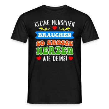 Kleine Menschen brauchen große Herzen Erzieherin - Männer T-Shirt - Schwarz - Vorne - AI Model Male 178 light (178cm)