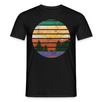 RETRO WALD MIT SEE IM SONNENUNTERGANG VINTAGE - Männer T-Shirt - Schwarz - Vorne - AI Model Male 178 light (178cm)
