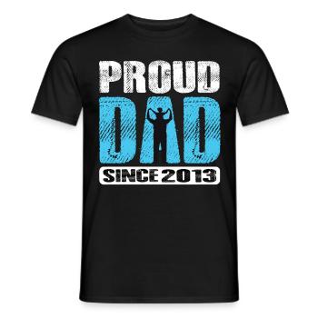 Proud Dad Since 2013 - Männer T-Shirt - Schwarz - Vorne - AI Model Male 178 light (178cm)
