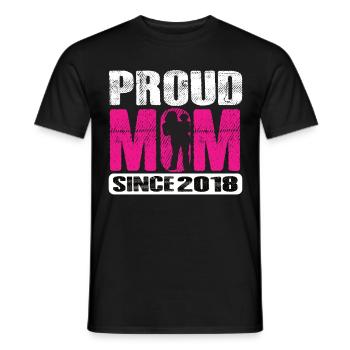 Proud Mom Since 2018 - Männer T-Shirt - Schwarz - Vorne - AI Model Male 178 light (178cm)