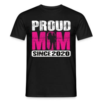 Proud Mom Since 2020 - Männer T-Shirt - Schwarz - Vorne - AI Model Male 178 light (178cm)