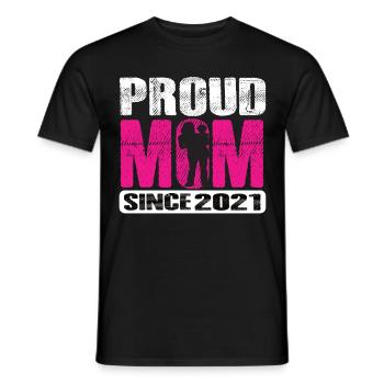 Proud Mom Since 2021 - Männer T-Shirt - Schwarz - Vorne - AI Model Male 178 light (178cm)