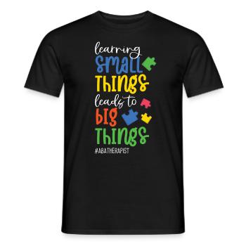 Learning small Things lead To Big Things - Männer T-Shirt - Schwarz - Vorne - AI Model Male 178 light (178cm)