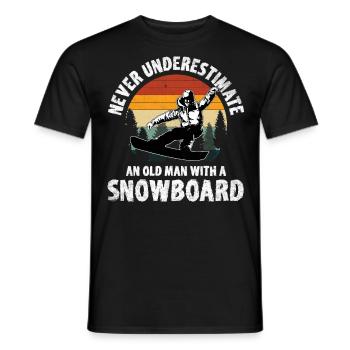 Never Underestimate An Old Man With A Snowboard - Männer T-Shirt - Schwarz - Vorne - AI Model Male 178 light (178cm)