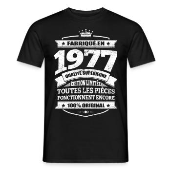 FABRIQUÉ EN 1977 - T-shirt homme - noir - Devant - AI Model Male 178 light (178cm)