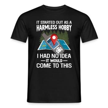 Geocaching Geography Travelers Explorers - Men's T-Shirt - black - Front - AI Model Male 178 light (178cm)
