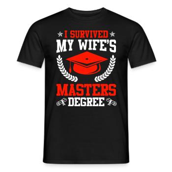 Survived Meine Frau hat einen Master Abschluss - Männer T-Shirt - Schwarz - Vorne - AI Model Male 178 light (178cm)