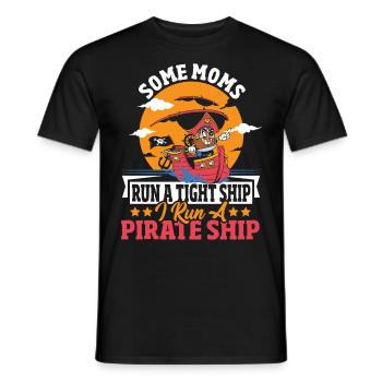 Some Moms Run A Tight Ship I Run A Pirate Ship - Männer T-Shirt - Schwarz - Vorne - AI Model Male 178 light (178cm)