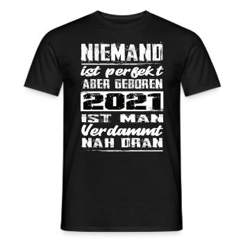 Niemand Is Perfekt Aber geboren 2021 Geburtstag - Männer T-Shirt - Schwarz - Vorne - AI Model Male 178 light (178cm)
