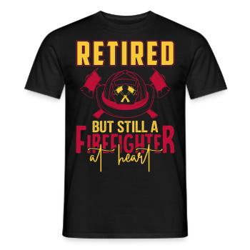 Rentner doch im Herzen noch ein Feuerwehrmann - Männer T-Shirt - Schwarz - Vorne - AI Model Male 178 light (178cm)