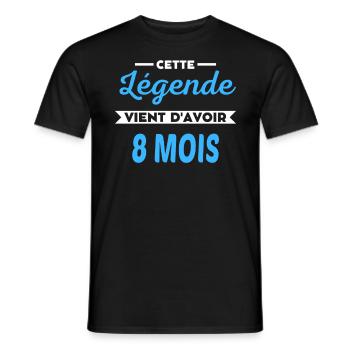 Cette Légende vient d'avoir 8 mois - T-shirt homme - noir - Devant - AI Model Male 178 light (178cm)
