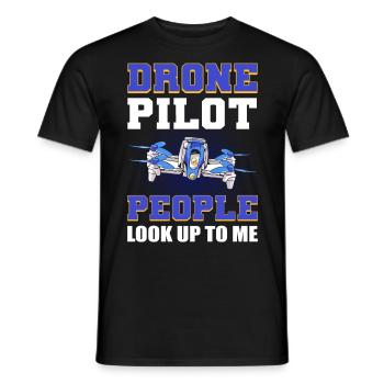 Les gens de pilote de drone m’admirent Drone volant - T-shirt homme - noir - Devant - AI Model Male 178 light (178cm)
