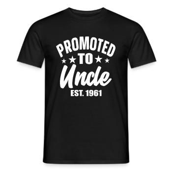 Promoted To Uncle est 1961 - Männer T-Shirt - Schwarz - Vorne - AI Model Male 178 light (178cm)