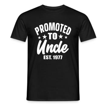 Promoted To Uncle est 1977 - Männer T-Shirt - Schwarz - Vorne - AI Model Male 178 light (178cm)