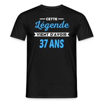 Cette Légende vient d'avoir 37 ans - Männer T-Shirt - Schwarz - Vorne - AI Model Male 178 light (178cm)