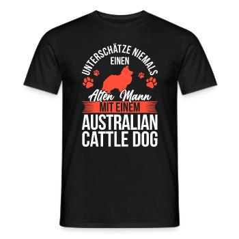 Alter Mann mit Australian Cattle Dog Treibhund - Männer T-Shirt - Schwarz - Vorne - AI Model Male 178 light (178cm)