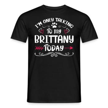 Dog Owner Talking to my Brittany - Männer T-Shirt - Schwarz - Vorne - AI Model Male 178 light (178cm)