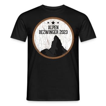 Alpenbezwinger 2023 Alpenüberquerung Finisher - Männer T-Shirt - Schwarz - Vorne - AI Model Male 178 light (178cm)