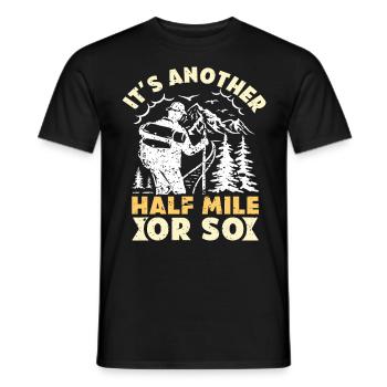 Wanderer lustig Nur eine halbe Meile Bergfan - Männer T-Shirt - Schwarz - Vorne - AI Model Male 178 light (178cm)