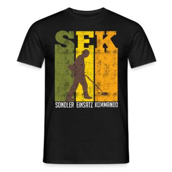 Sondler Einsatz Kommando Schrottsammler - Männer T-Shirt - Schwarz - Vorne - AI Model Male 178 light (178cm)