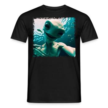 Alien Selfie - Underwater Adventure - Men's T-Shirt - black - Front - AI Model Male 178 light (178cm)