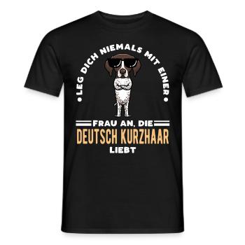 Deutsch Kurzhaar Hund Deutscher Kurzhaariger - Männer T-Shirt - Schwarz - Vorne - AI Model Male 178 light (178cm)