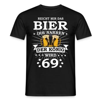 Reicht mir das Bier ihr Narren der König wird 74 - Männer T-Shirt - Schwarz - Vorne - AI Model Male 178 light (178cm)