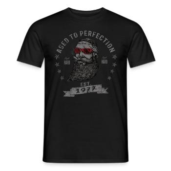 1977 Birthday Aged to perfection Old Man - Men's T-Shirt - black - Front - AI Model Male 178 light (178cm)