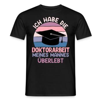 Doktor Habe Doktorarbeit meines Mannes überlebt - Männer T-Shirt - Schwarz - Vorne - AI Model Male 178 light (178cm)