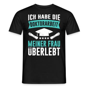 Doktorabschluss Doktorarbeit meiner Frau Überlebt - Männer T-Shirt - Schwarz - Vorne - AI Model Male 178 light (178cm)