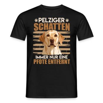 Labrador Herrchen PELZIGER SCHATTEN Labrador - Männer T-Shirt - Schwarz - Vorne - AI Model Male 178 light (178cm)