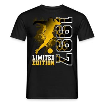 1997 Geburtsjahr Geburtstag Fußball - Männer T-Shirt - Schwarz - Vorne - AI Model Male 178 light (178cm)