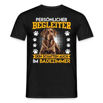 Labrador PERSÖNLICHER BEGLEITER zum Badezimmer - Männer T-Shirt - Schwarz - Vorne - AI Model Male 178 light (178cm)