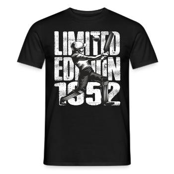 Limited Edition 1952 Limited Edition Cricket - Männer T-Shirt - Schwarz - Vorne - AI Model Male 178 light (178cm)