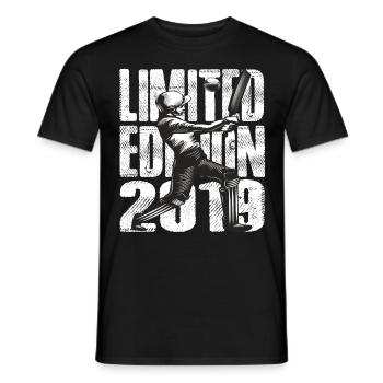 Limited Edition 2019 Limited Edition Cricket - Männer T-Shirt - Schwarz - Vorne - AI Model Male 178 light (178cm)