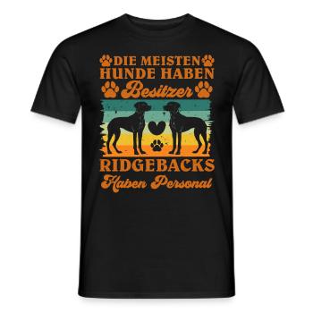 Rhodesian Ridgeback MEISTEN HUNDE HABEN BESITZER - Männer T-Shirt - Schwarz - Vorne - AI Model Male 178 light (178cm)