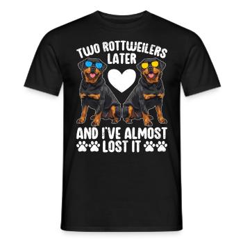 Propriétaire de Rottie DEUX ROTTWEILERS PLUS TARD, JE L’AI PERDU - T-shirt homme - noir - Devant - AI Model Male 178 light (178cm)