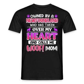 Hundemama OWNED BY A NEWFOUNDLAND Hundebesitzerin - Männer T-Shirt - Schwarz - Vorne - AI Model Male 178 light (178cm)