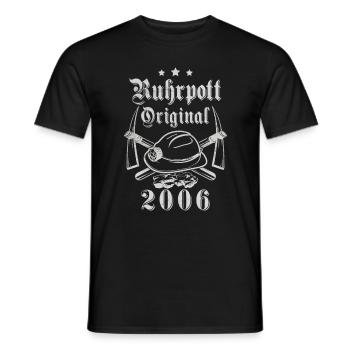 2006 Geburtstag Ruhrpott Original Hacke Helm - Männer T-Shirt - Schwarz - Vorne - AI Model Male 178 light (178cm)
