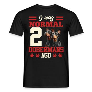 Doberman Hund I WAS NORMAL 2 DOBERMANS AGO Lustig - Männer T-Shirt - Schwarz - Vorne - AI Model Male 178 light (178cm)