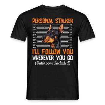 Doberman PERSONAL STALKER JE VOUS SUIVRAI Drôle - T-shirt homme - noir - Devant - AI Model Male 178 light (178cm)